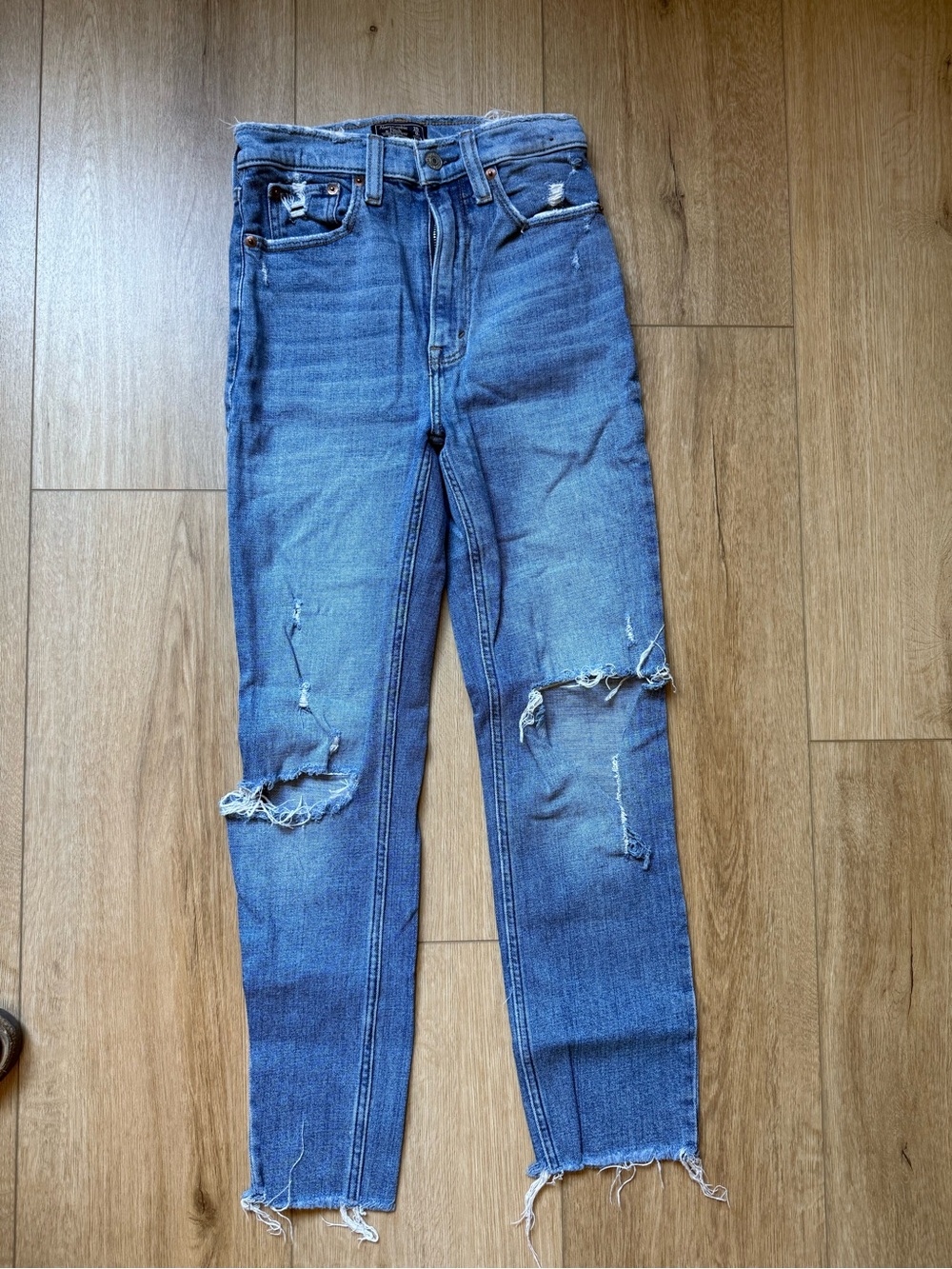 Abercrombie & Fitch Ultra High Rise Mom Jean